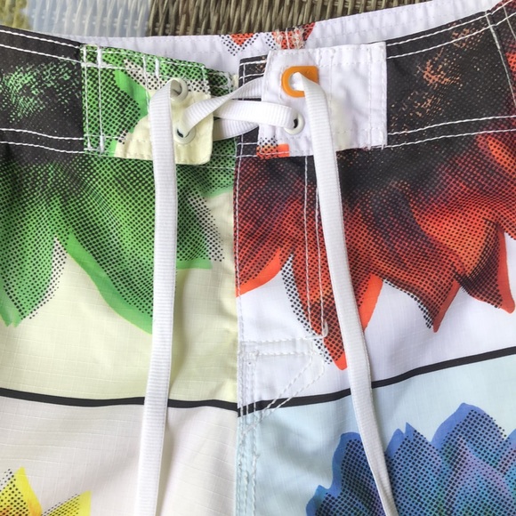 Quiksilver Men’s Board trunks - Picture 2 of 3